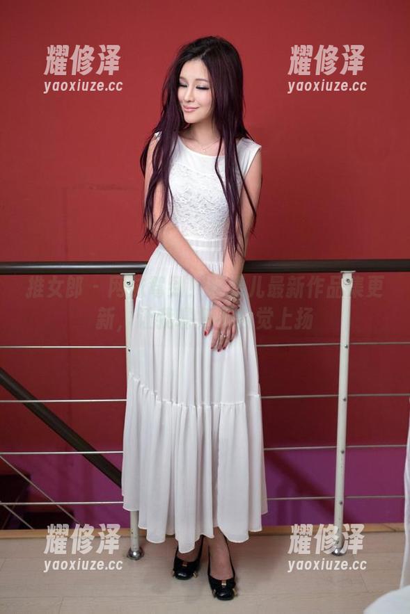 推女郎-松果儿 推女郎 - 网袜驾到!松果儿最新作品集更新,让我嘴角不自觉上扬