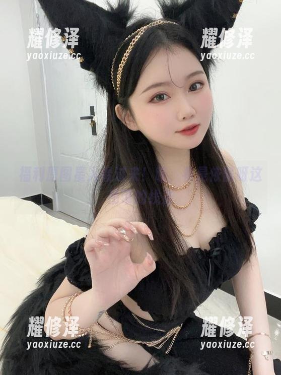 福利原图星人看过来！哇，看是依酱呀这吊带的线条