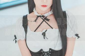 一组泳衣照片免费送出，普美(bomi)的甜美身姿，你敢来瞧瞧吗？