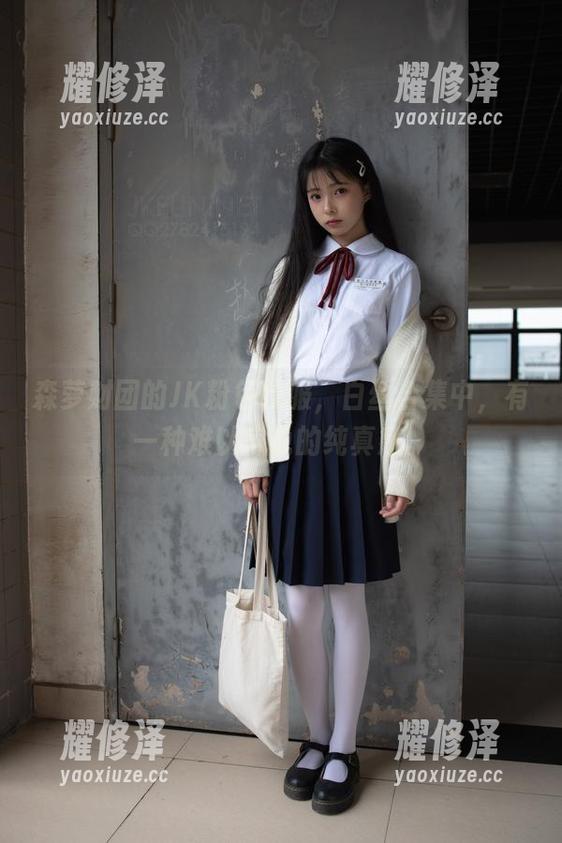 森萝财团的JK粉色校服，白丝合集中，有一种难以言说的纯真感。