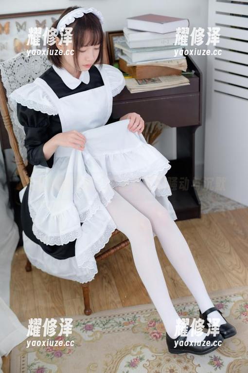 森萝财团写真，黑丝包臀的骚动与沉默