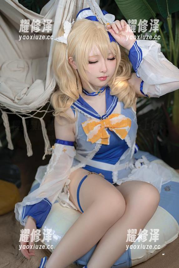 樱梨梨的最新写真集：魅魔护士一上场，就暴露了我的小心心！