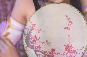 靠，这张蕾姆兔女郎的美图，完全是在撩我的眼球啊，洛丽塔大哥果然会玩。
