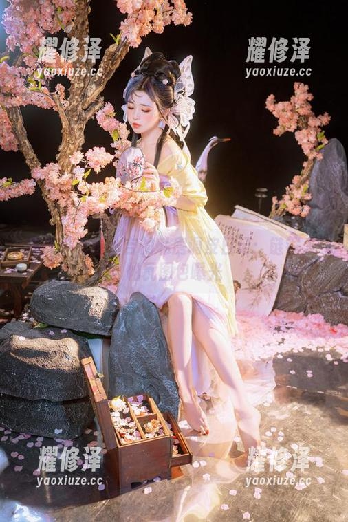 爆机少女喵小吉的私房调皮日记：链锯人-帕瓦图包曝光