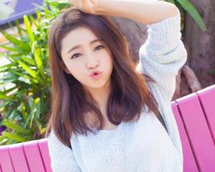 爱蜜社 – 观看乐乐Mango的少女写真，无法抗拒那份无辜和顽皮，清新得让我有点眩晕。