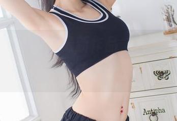 爱蜜社 – 这次的最新作品，方子萱将“修女”与世俗结合，值得细看