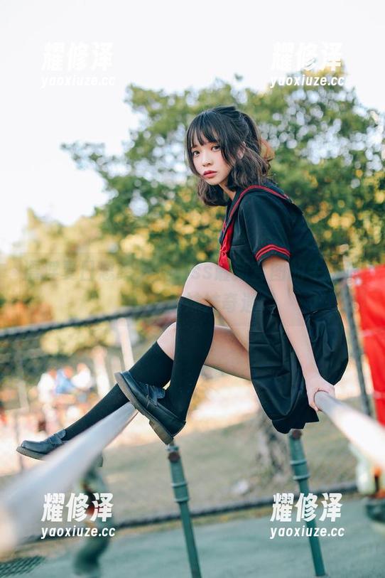 漂浮夏日思绪，疯猫ss最新套图的牛仔裤与吉他妹妹奇遇