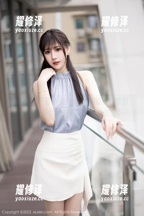 秀人网 - 不要小看Erikaki的瑜伽套图，展开的每个细节都在无声地撩拨！