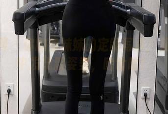 秀人网 – 你的兔妹妹的定制写真：旅行途中发现新姿势，哈哈哈！