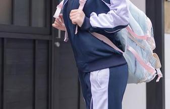 秀人网 – 岁小岁定制写真：看似清纯，却透着一丝不易察觉的俏皮