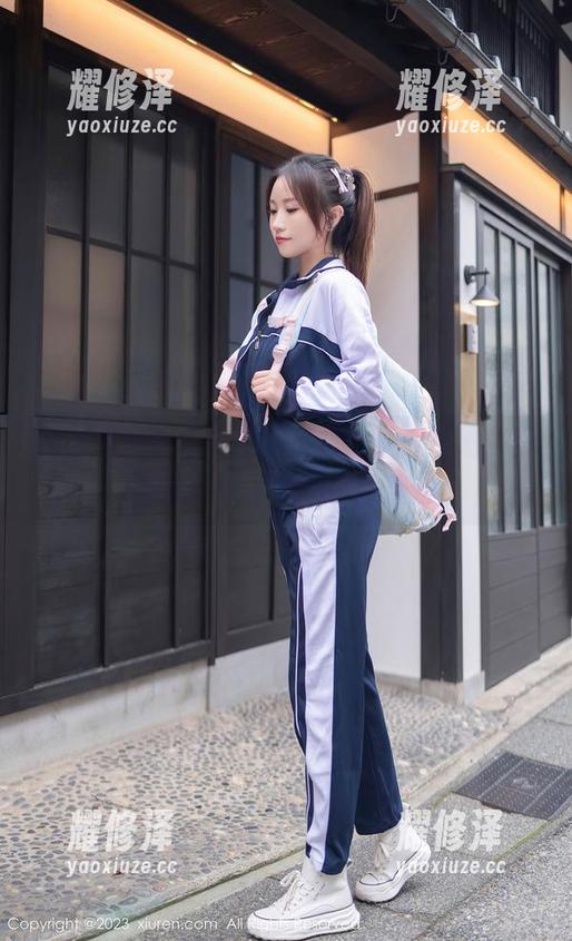 秀人网 - 岁小岁定制写真：看似清纯，却透着一丝不易察觉的俏皮
