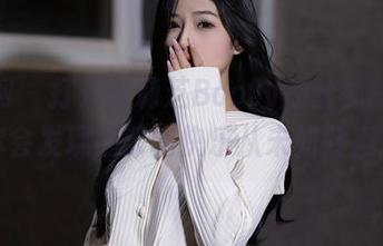 秀人网 – 打开徐莉芝Booty的丝袜写真包，你会发现腿部的快乐从未如此直接！