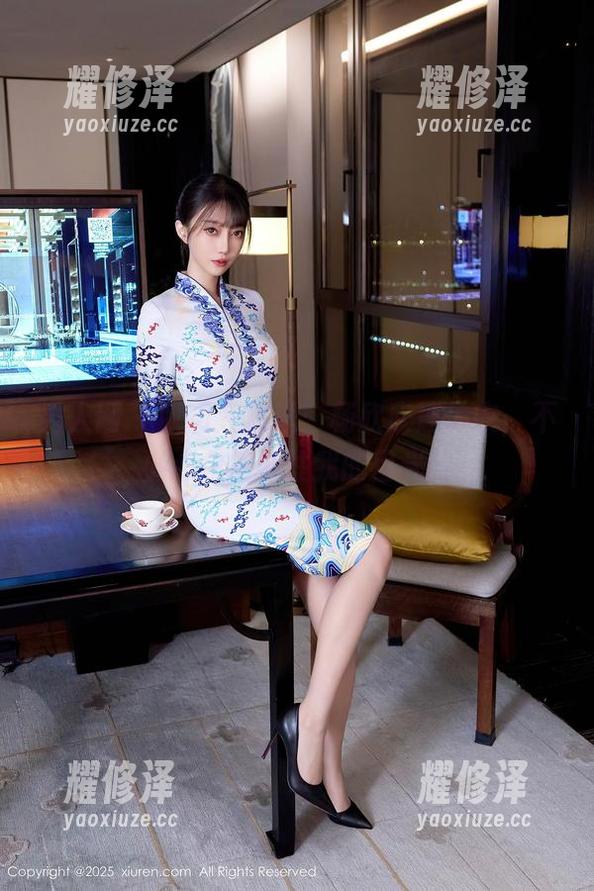 秀人网 - 原图大放送：杨欣欣连体衣，不小心会被抓住我的目光！