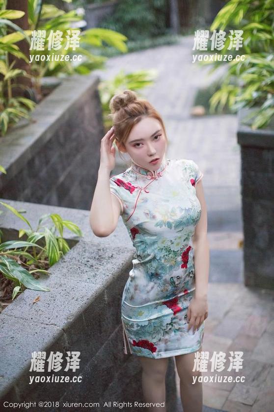 秀人网 - 在甜佳佳的夏天图片中，发现了无数的小确幸！