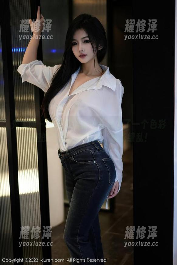 秀人网 - 萌白酱给女仆写真下了一个色彩斑斑的注脚，太晕了，眼花缭乱！