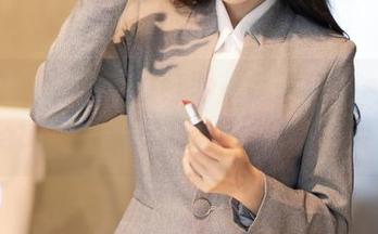 秀人网 – 没错，图包里有鱼子酱Fish的双马尾，赶紧下载让你眼前一亮！