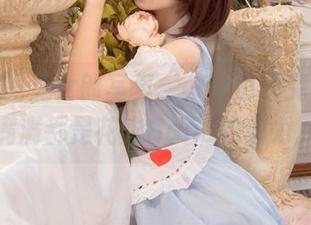 网盘里的兔女郎写真，一点也不兔，反而满满都是花柒Hana的魅力。