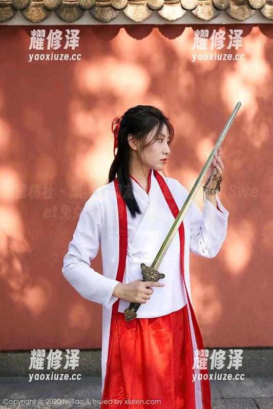 蜜桃社 - 想要让朋友圈嗨起来？咕噜Sweet兔女郎图包，别忘了下载哦！