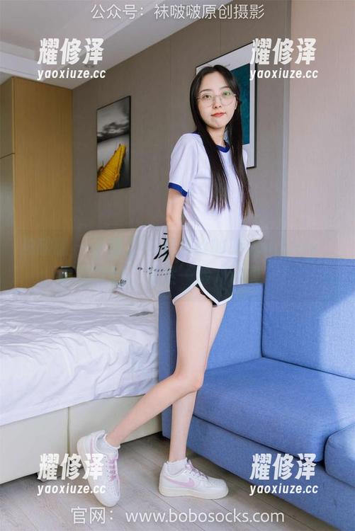 袜啵啵 - 小甜豆与薄肉丝的lovestory，原图在这，果然一脸‘认真’！