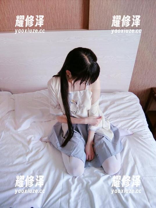 西尔酱cos夏日，高清捕捉那一丝轻松的懒散气息。