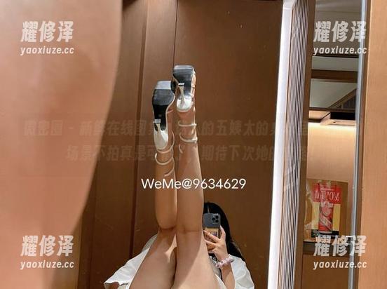 微密圈 - 新鲜在线图集，迷人的五姨太的桌球室，这样的场景不拍真是可惜了，期待下次她的套路！
