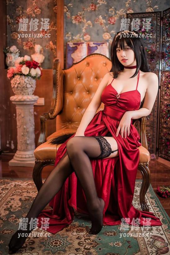 体验一把雯妹不讲道理的高清写真，纯白花朵不越界，但让我心里小鹿乱撞！
