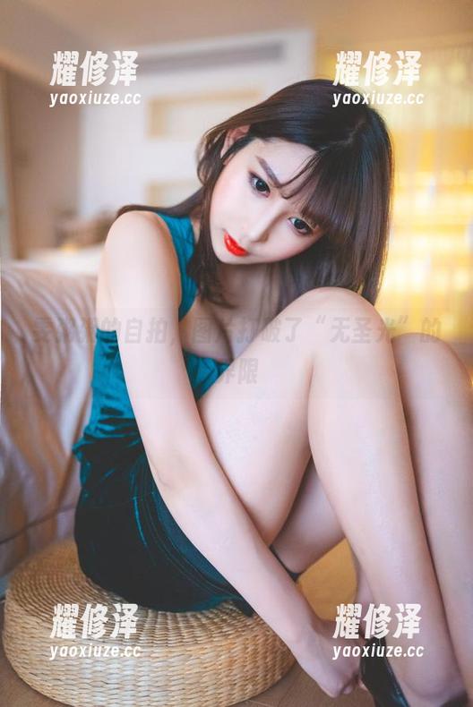 雯粥粥的自拍，图片打破了“无圣光”的界限