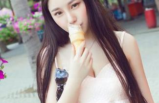 青豆客 – 找个地方独自欣赏卓琳妹妹的透明图包，让人不自主地走神。