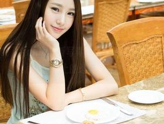 青豆客 – 子纯儿Annie最新写真，豹纹成精了，让我想起了草原上的迷雾。