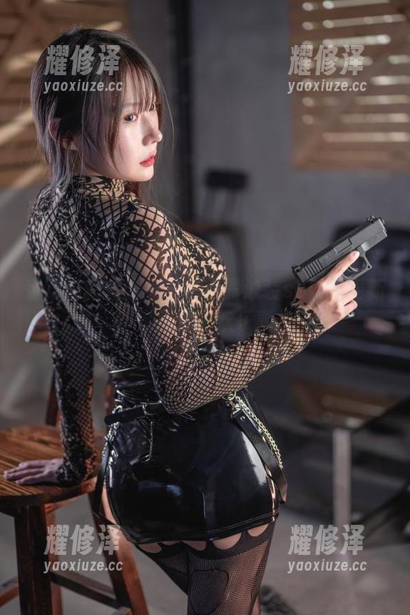 香草喵露露合集——小露泳装selfie更新：游泳池的欢乐事故