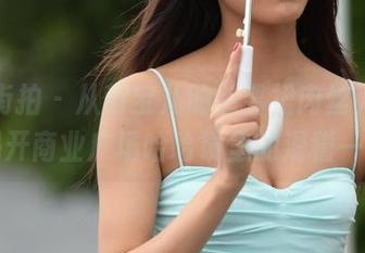 魔镜街拍 – 从萌宝儿的包臀裙肉丝入手，揭开商业广场哈哈镜里的滑稽一幕